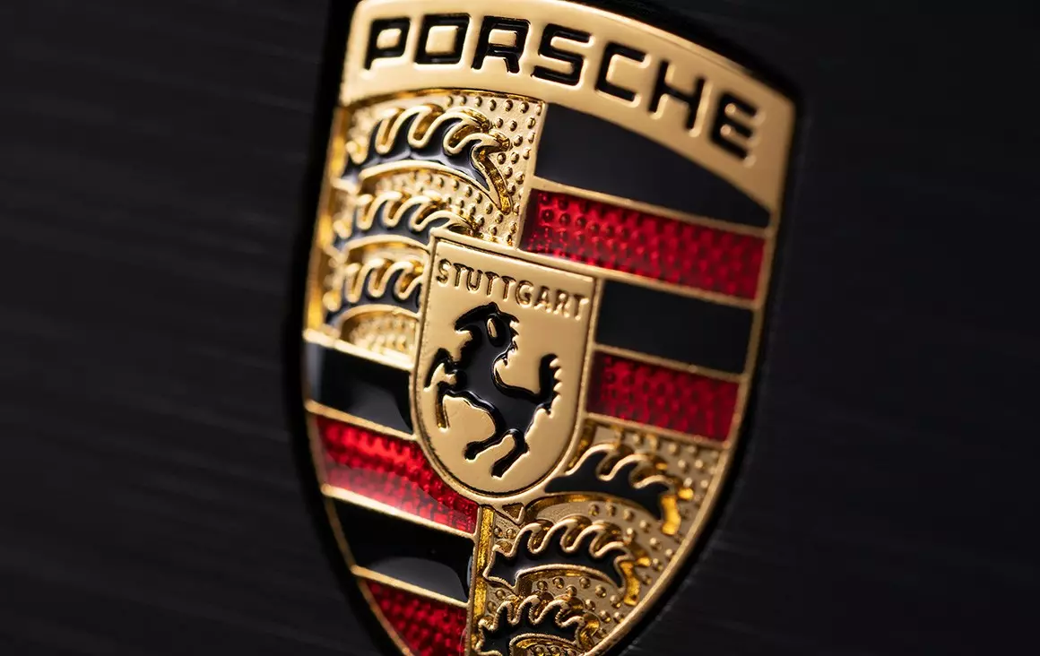 Fanatec Clubsport Porsche 911 GT3 R V2 logo